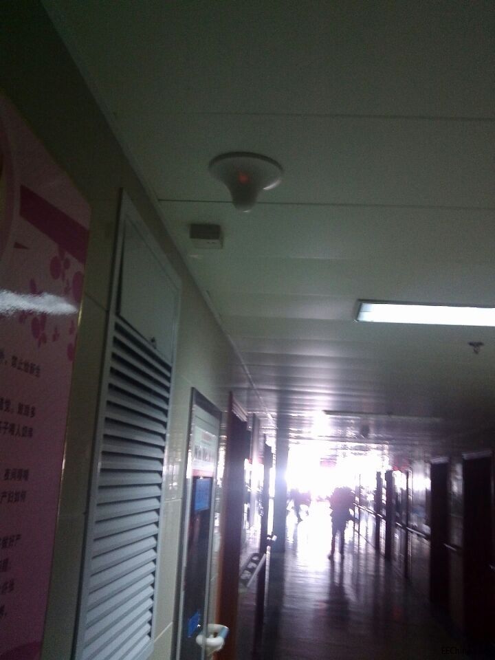 数个布于走廊国道上的欧鹏婴儿防盗系统信号接收器.jpg