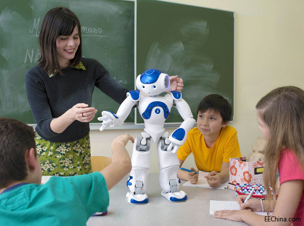 ALDEBARAN推出搭载NAOqi 2.0 OS的新一代NAO机器人NAO EVOLUTION