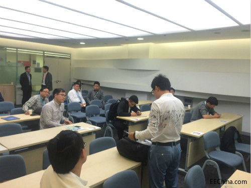 会后讨论.jpg