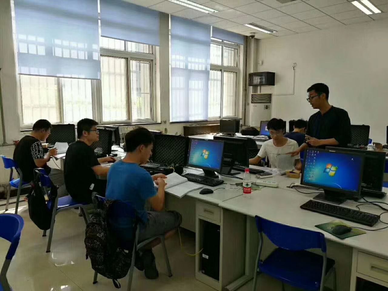 实验室3.jpg