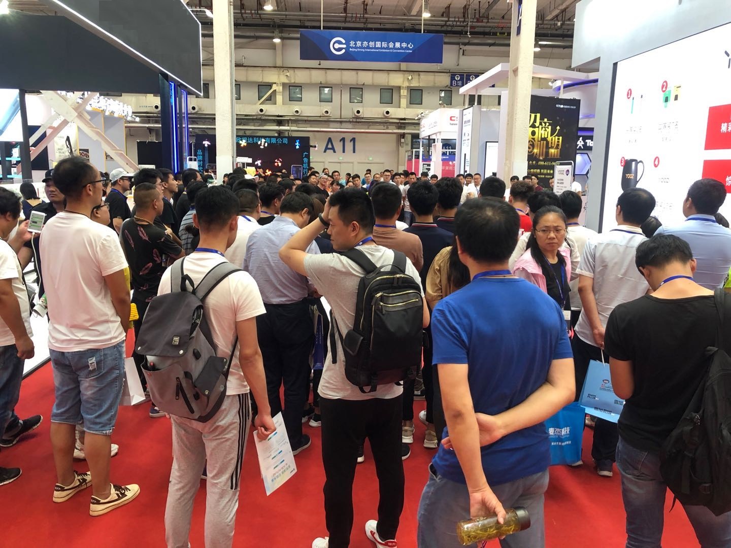 展会现场1.jpg