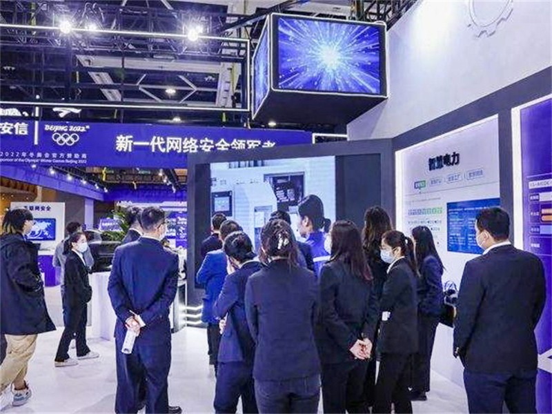 参会图001.jpg