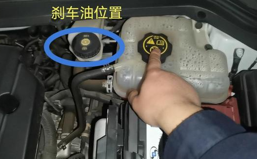 耐强腐蚀性光电液位传感器用于检测刹车油液位高低变化