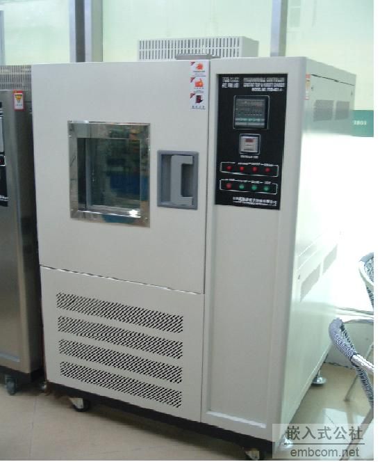 TOS831A按键式恒温恒湿箱实物图.JPG