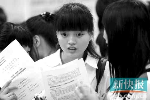 富士康校园招聘 大学生蜂拥排队